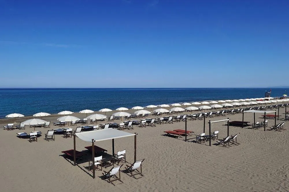 מרינה די קסטנייטו קרדוצ'י Tombolo Talasso Resort מלון