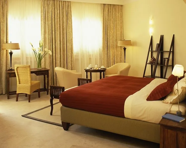 מרינה די קסטנייטו קרדוצ'י Tombolo Talasso Resort מלון