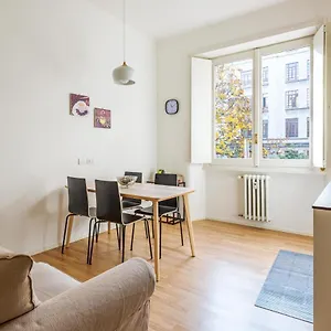 https://spacious-comfortable-apartment-in-duomo-by-easylife.it-lombardy.com